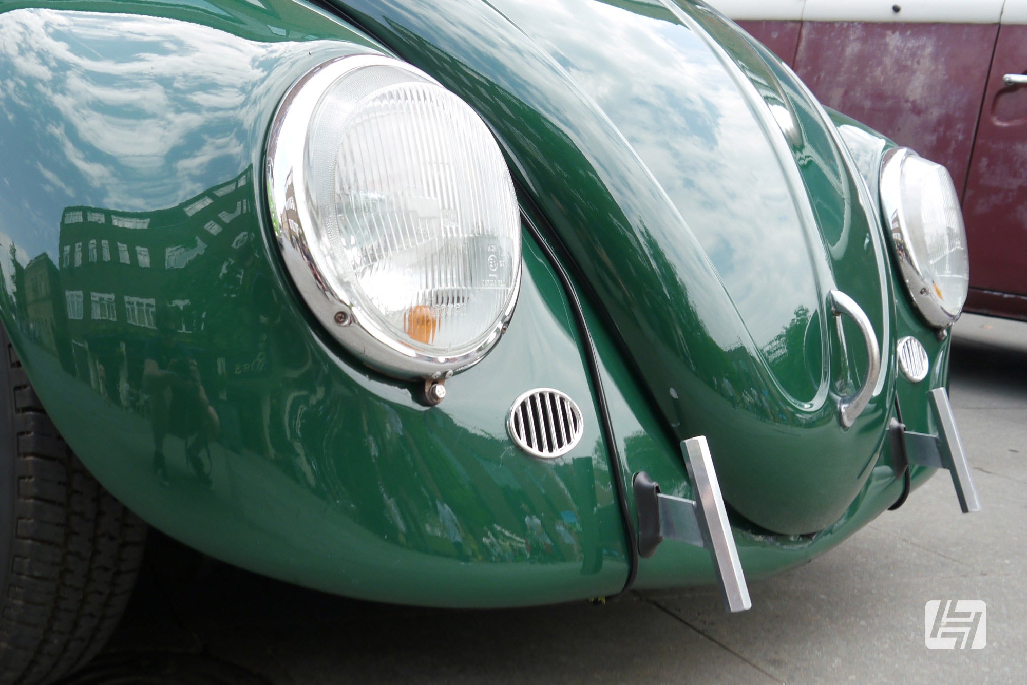 Dark Green Cal Look VW Beetle fitted with polished alumnium T bars