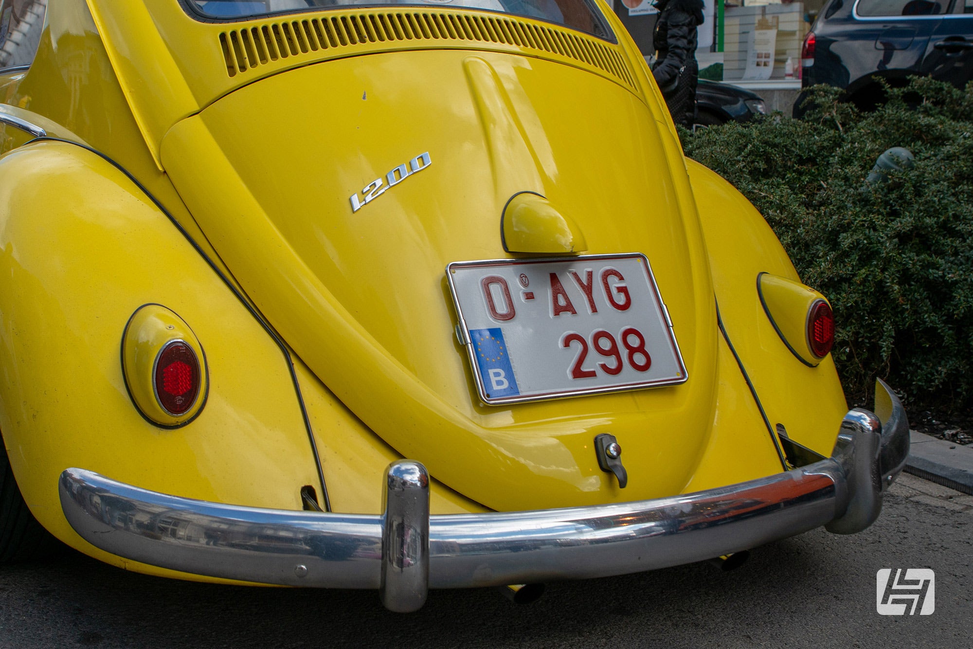 Yellow Volkswagen Beetle fitted with long decklid and matching rear valance 