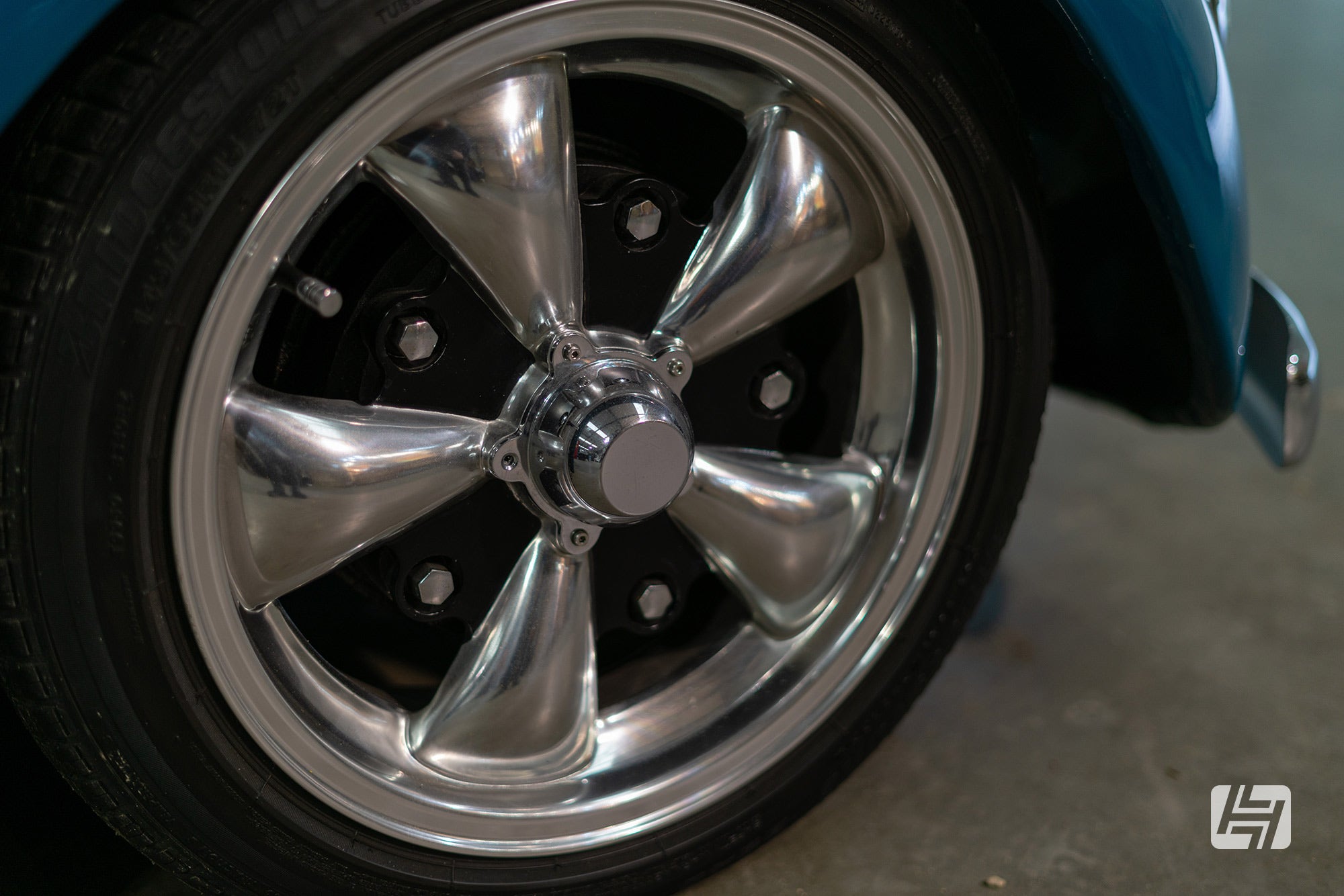 SSP GT5 wheel with custom black and polished detailing 