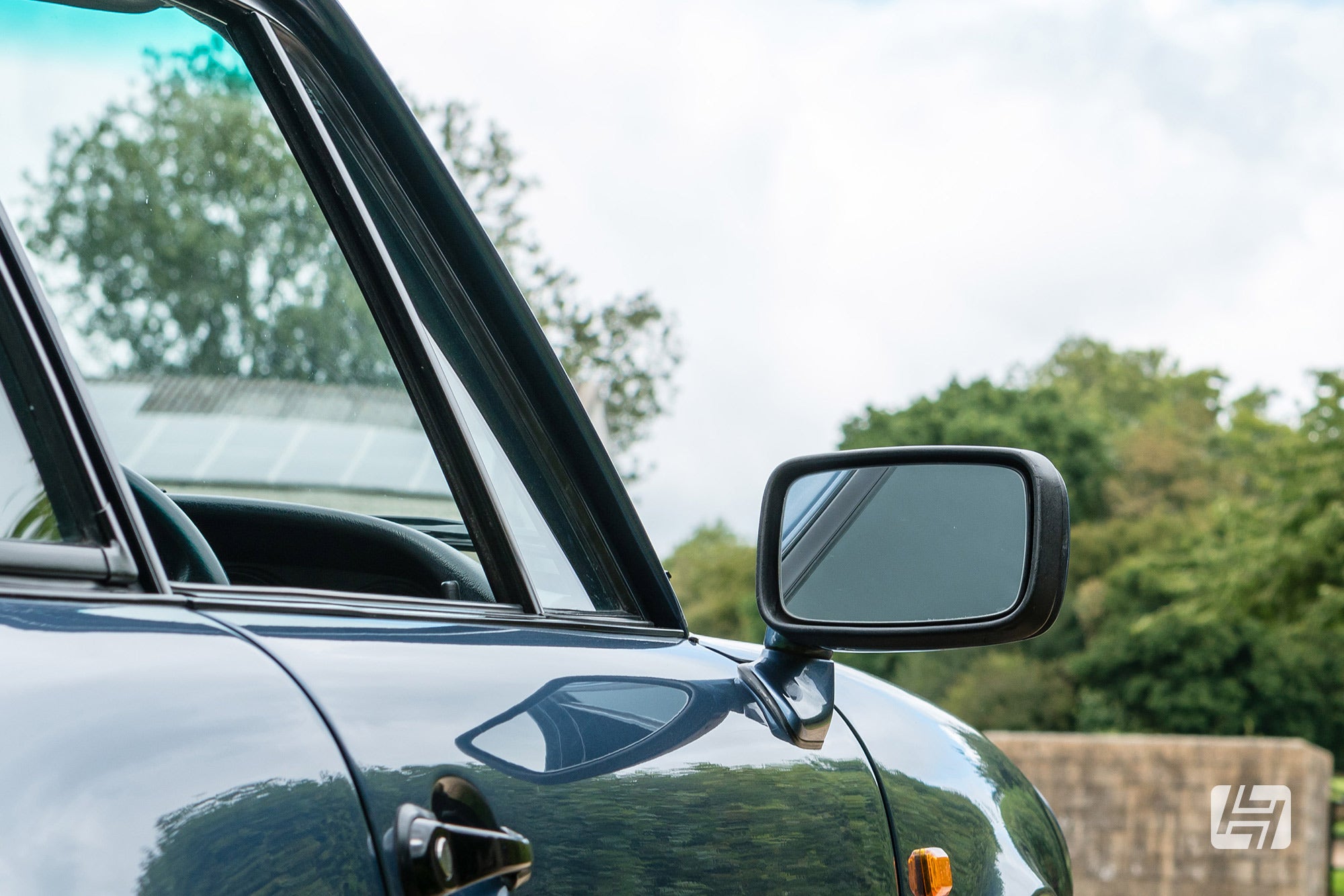 Blue Porsche 911 G Body with flag style door mirrors fitted